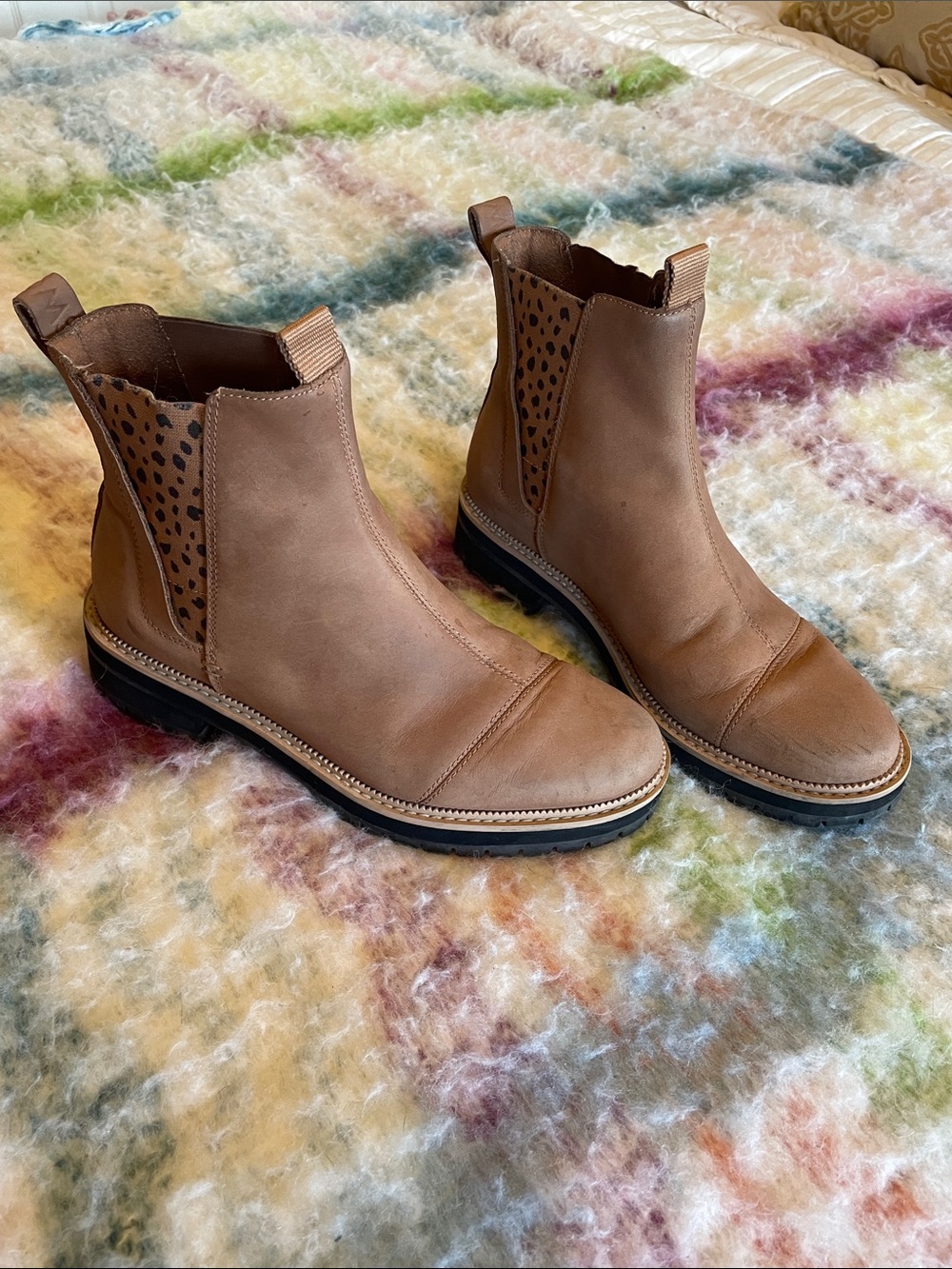 Toms Tan Chelsea Boots with Leopard-Pattern Elastic Panels
